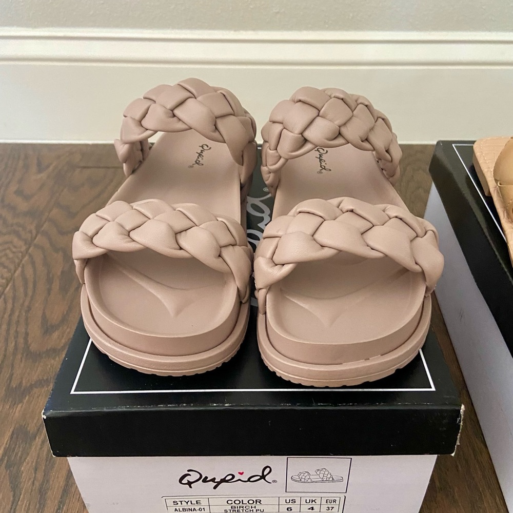 Pink Lily Jonna Sandal, size 6.